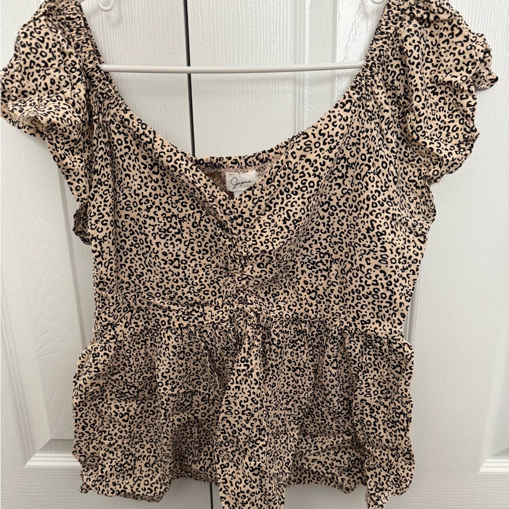 Leopard/cheetah print short sleeve top